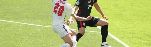 九游娱乐app-左路完全失守！克罗地亚天才后卫演砸大赛首秀