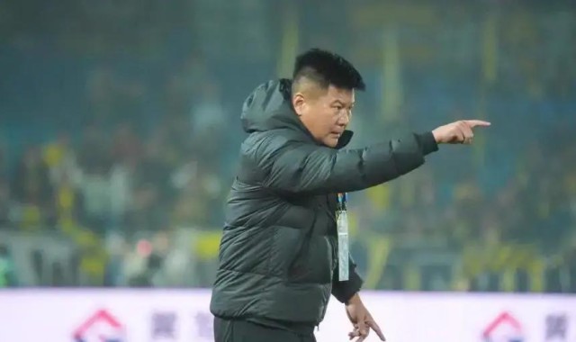 九游电脑版下载-中超赛后罕见一幕：李金羽甩手走人，郑智暴走咆哮被拉拽！